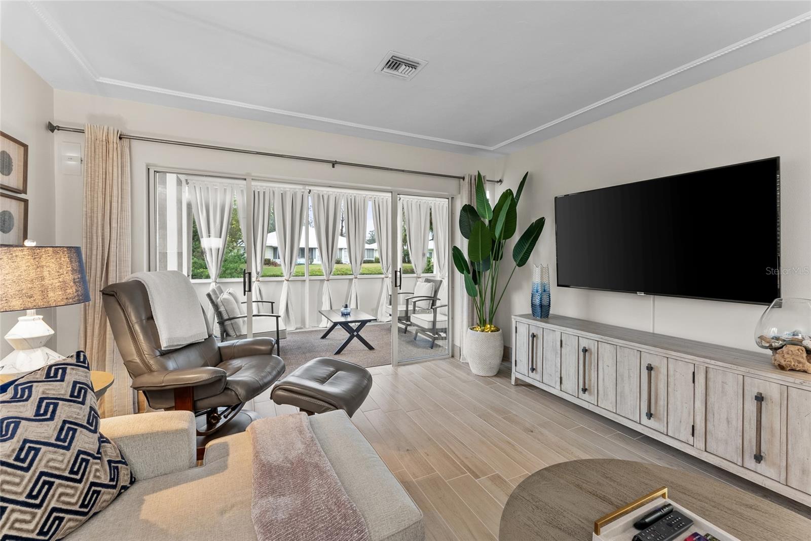 Image 22 of 49 For 310 Wexford Terrace 164