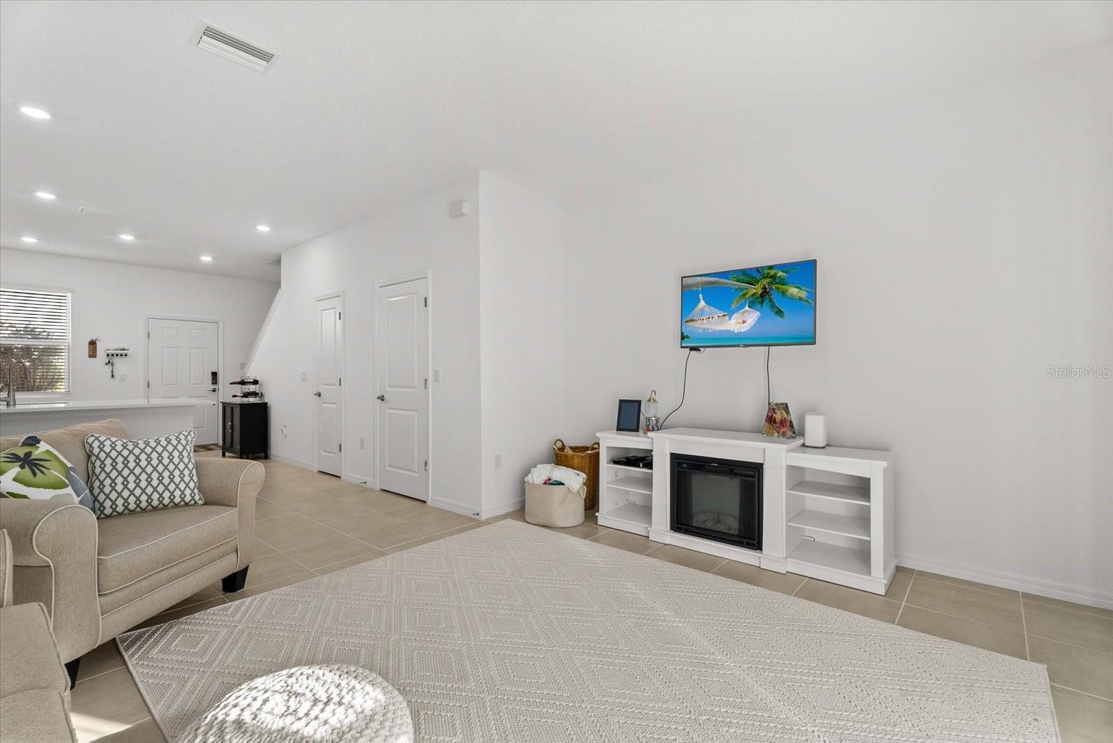 Image 16 of 50 For 8780 Daybreak Street