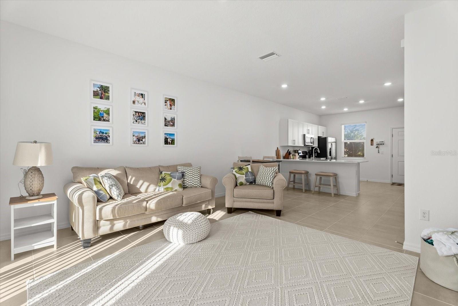 Image 4 of 50 For 8780 Daybreak Street