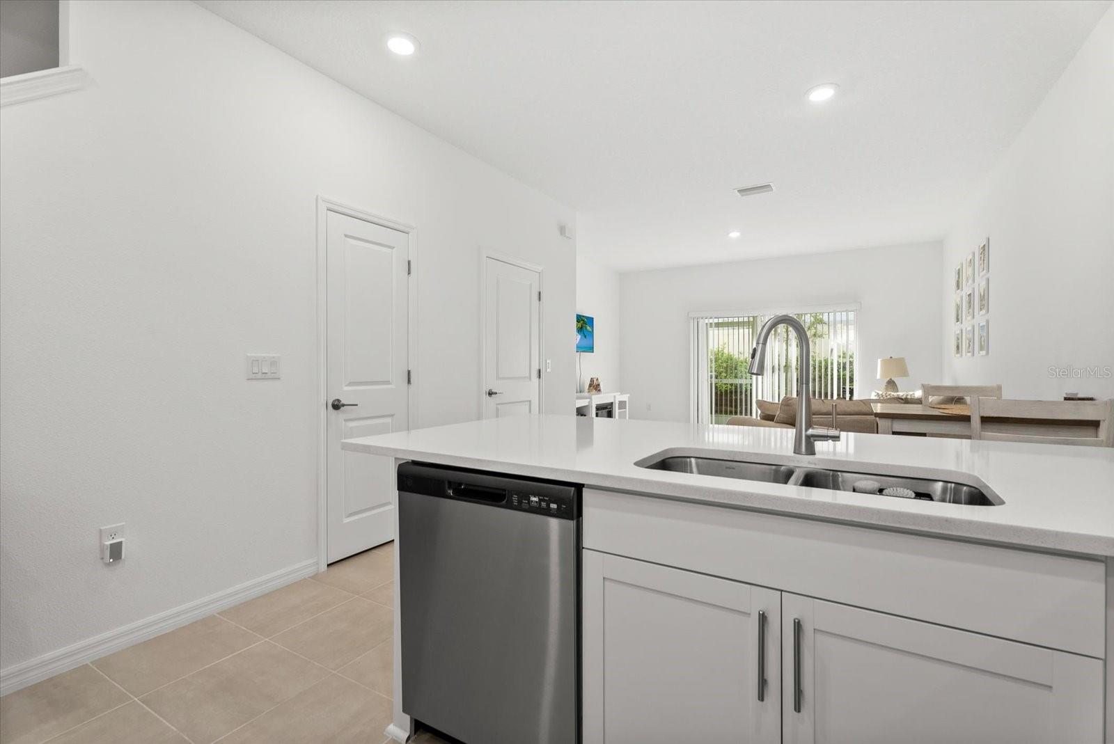 Image 9 of 50 For 8780 Daybreak Street