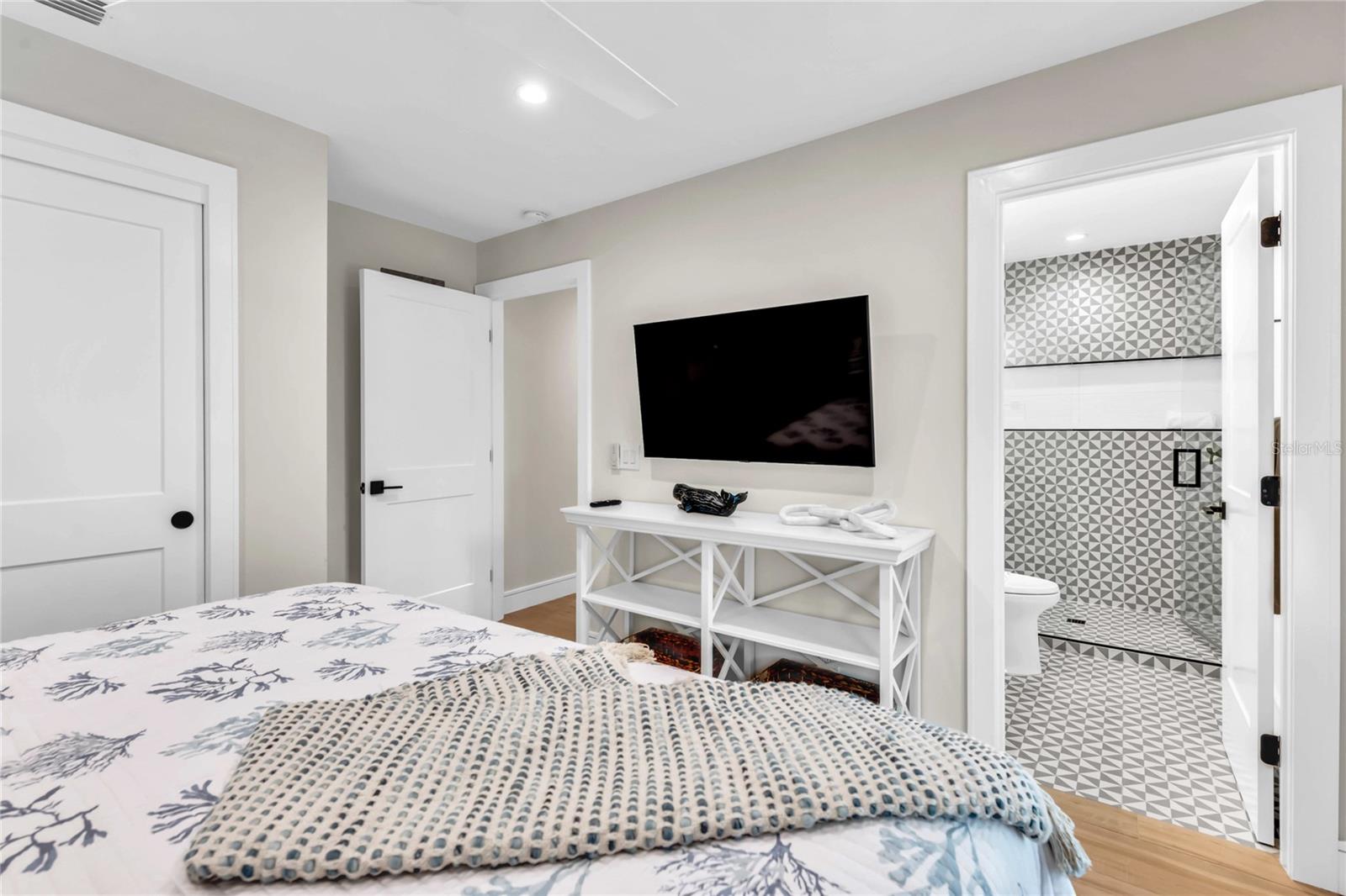 Image 15 of 28 For 2208 Avenue A