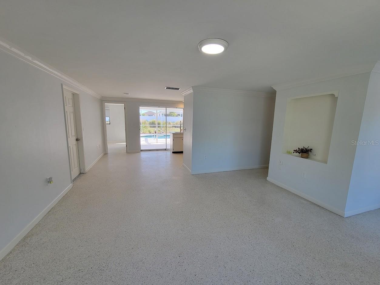 Image 12 of 58 For 401 Sunnyside Drive