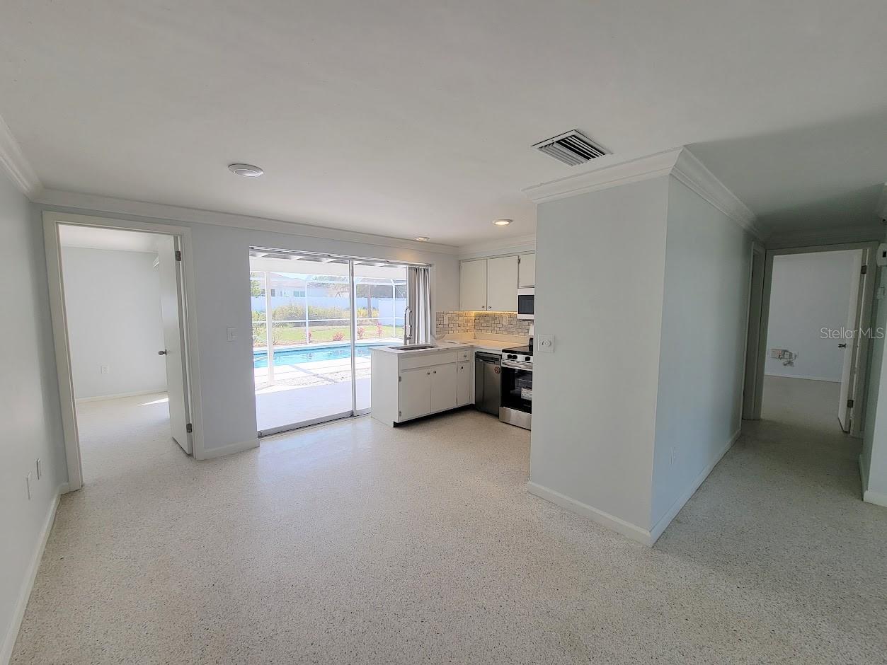 Image 16 of 58 For 401 Sunnyside Drive