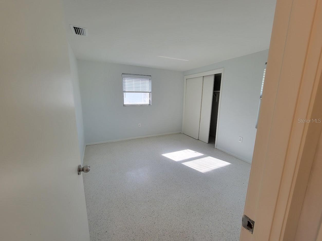 Image 21 of 58 For 401 Sunnyside Drive