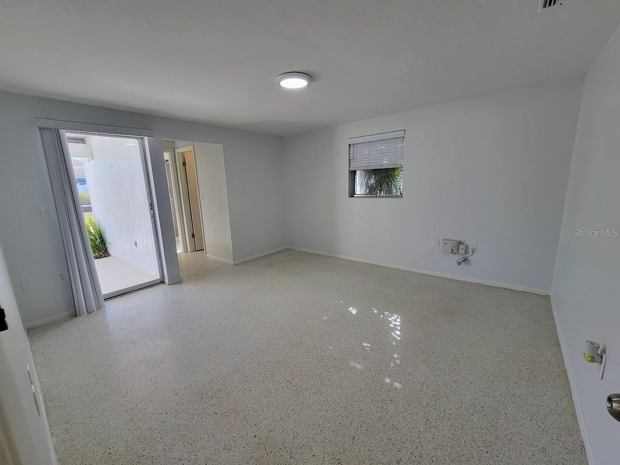 Image 24 of 58 For 401 Sunnyside Drive