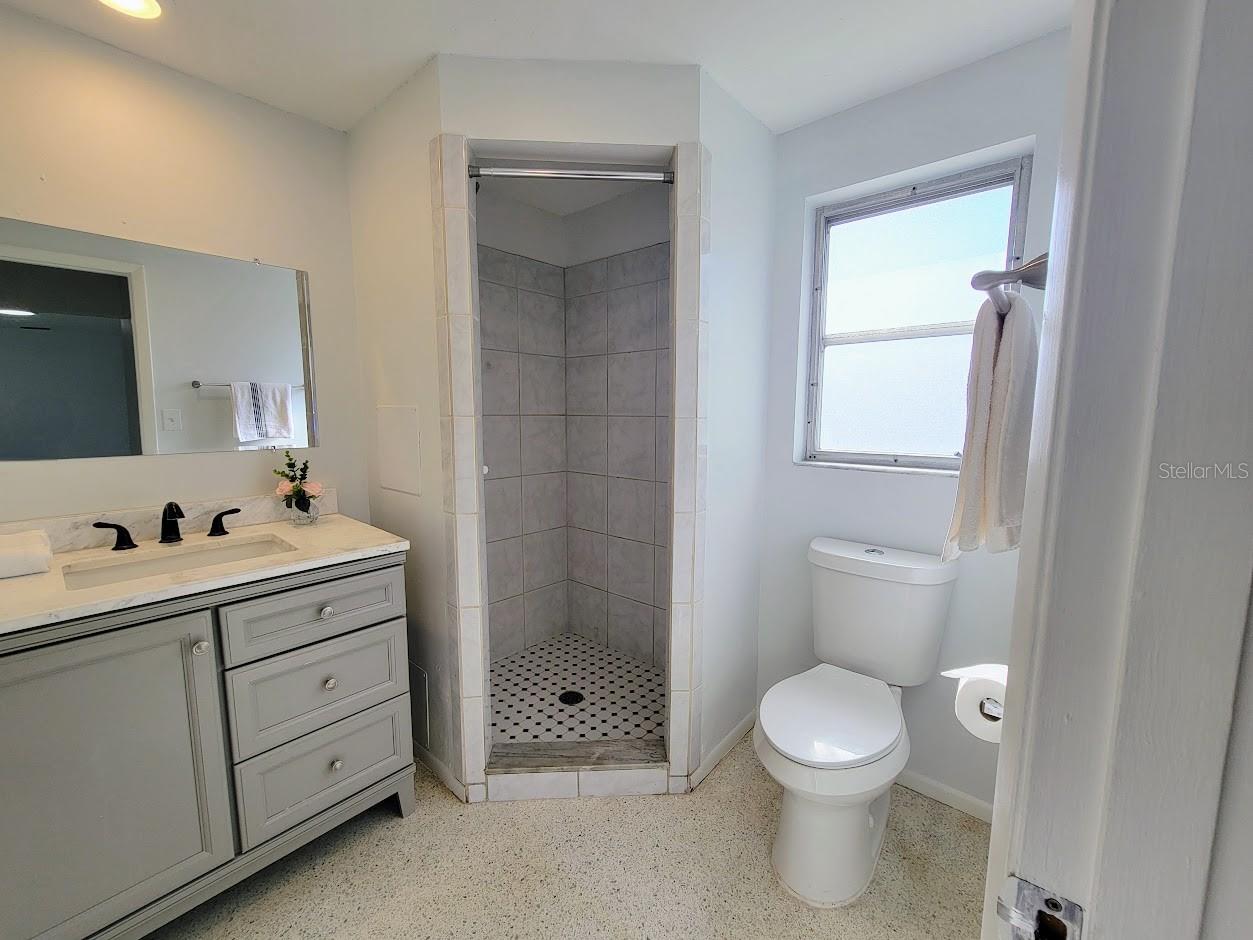 Image 27 of 58 For 401 Sunnyside Drive