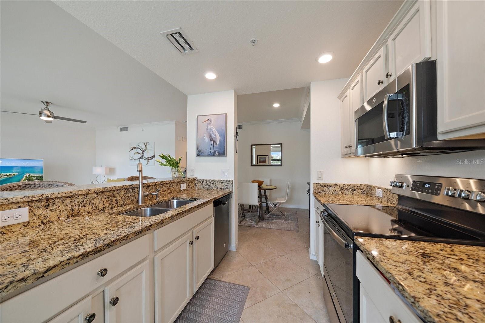 Image 14 of 52 For 16814 Vardon Terrace 106