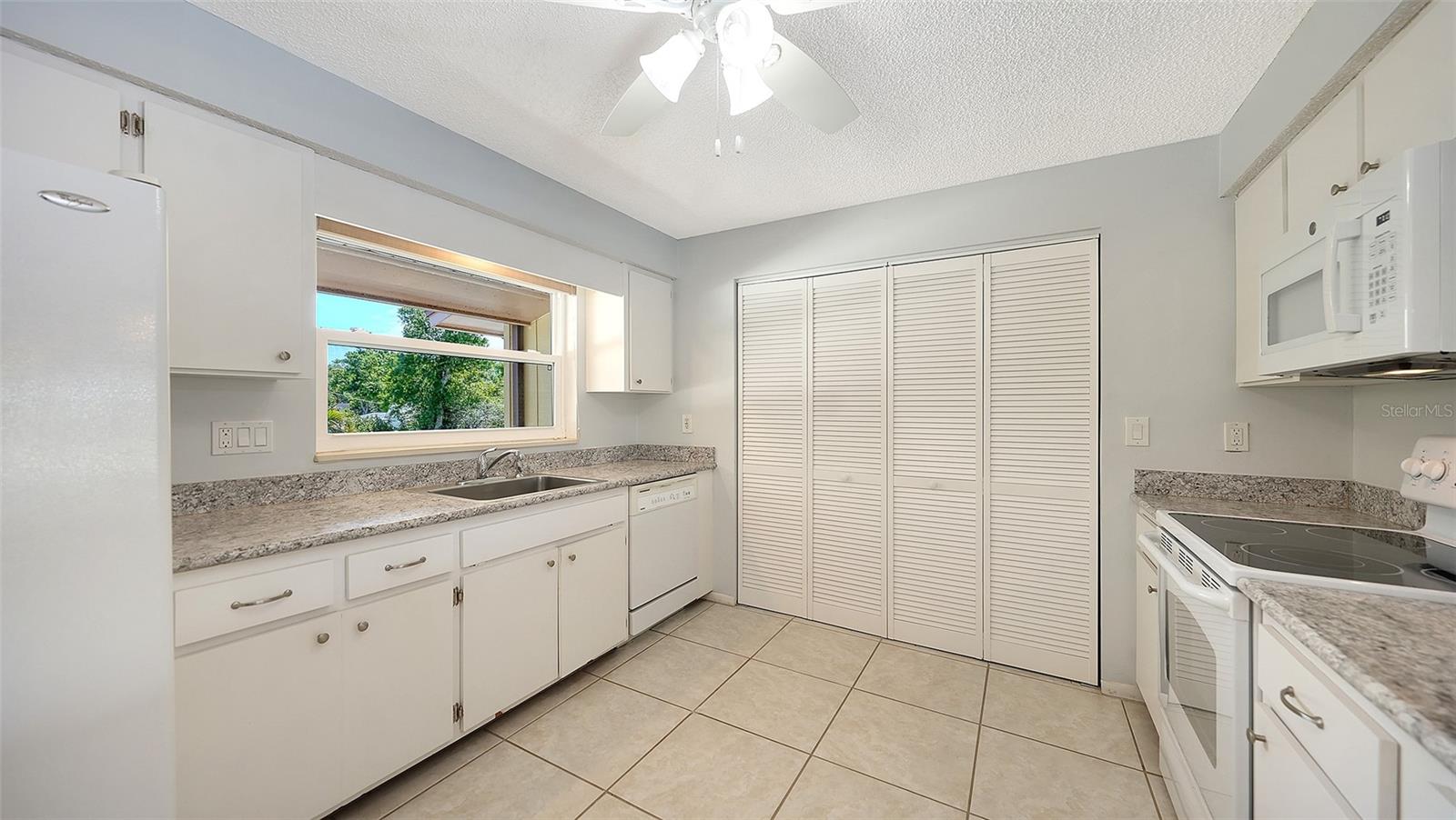 Image 5 of 37 For 4458 Narraganset Trail 93a