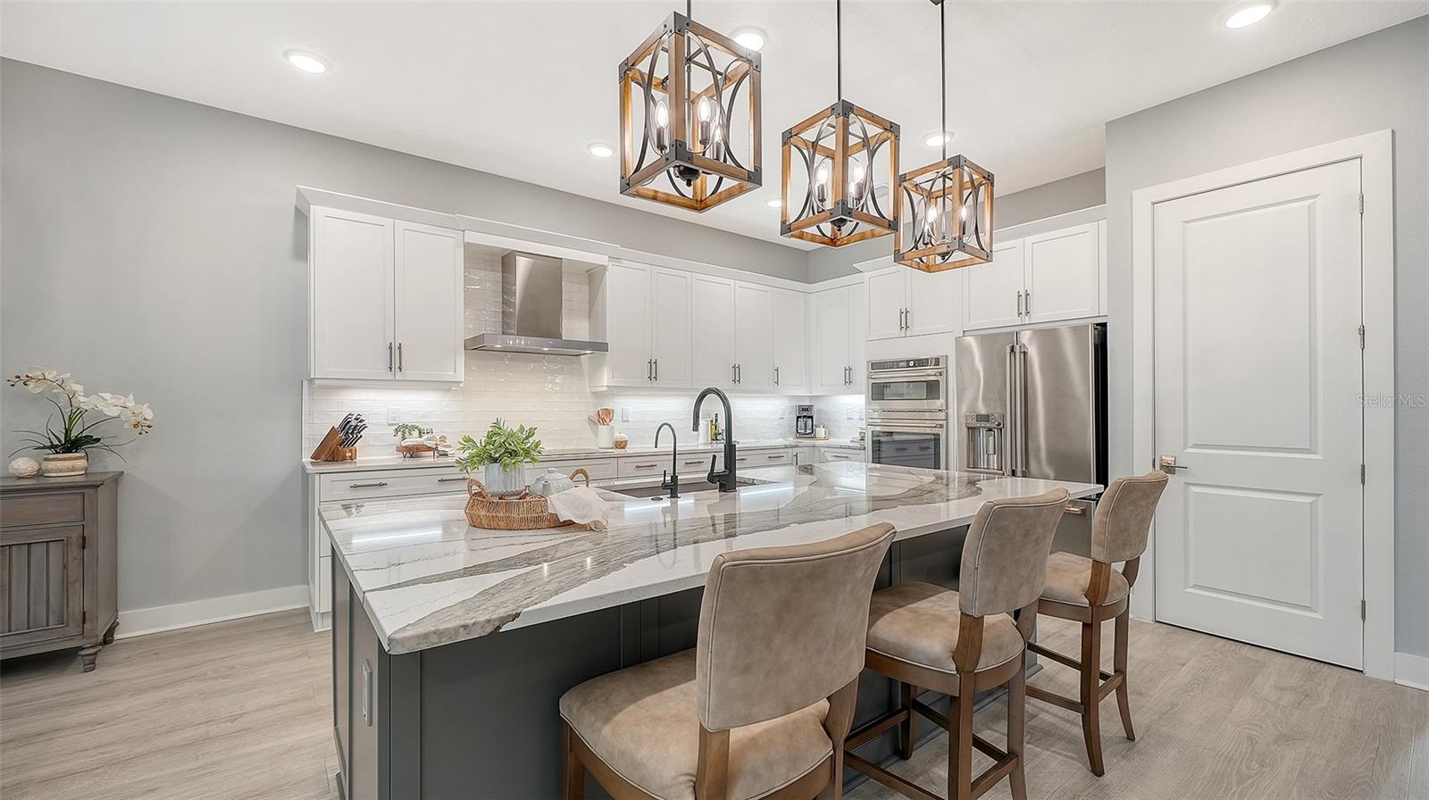 Image 14 of 76 For 5018 Surfside Circle