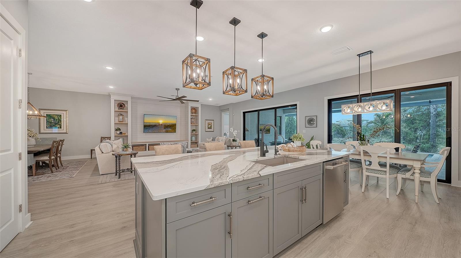 Image 16 of 76 For 5018 Surfside Circle