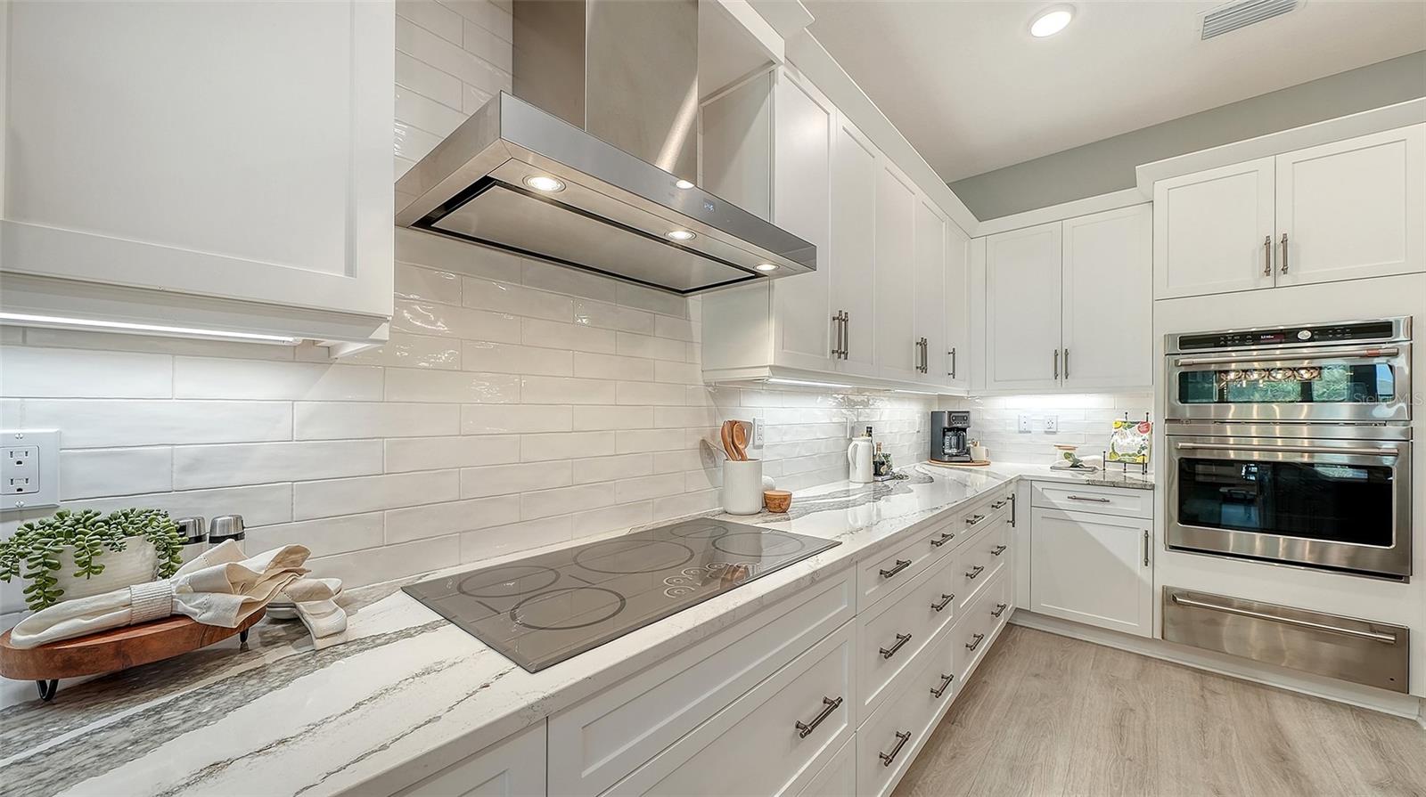 Image 17 of 76 For 5018 Surfside Circle