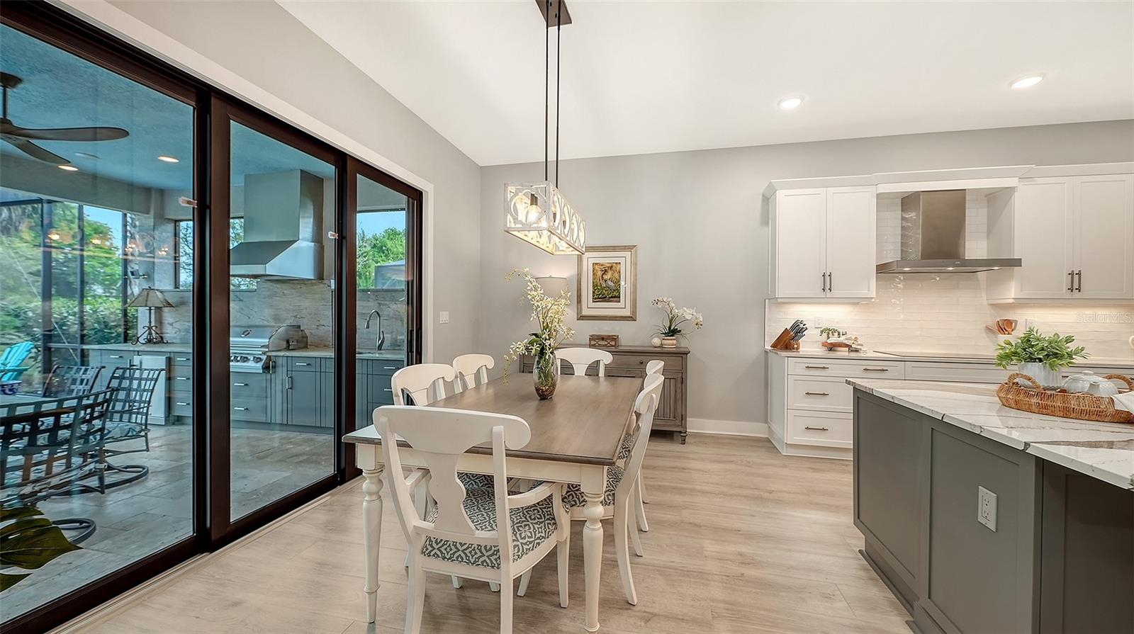 Image 18 of 76 For 5018 Surfside Circle