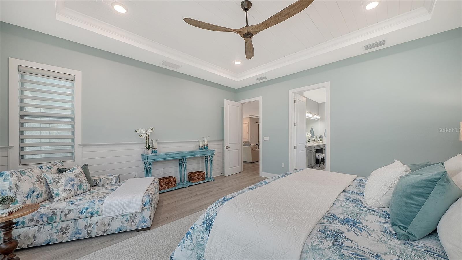 Image 26 of 76 For 5018 Surfside Circle