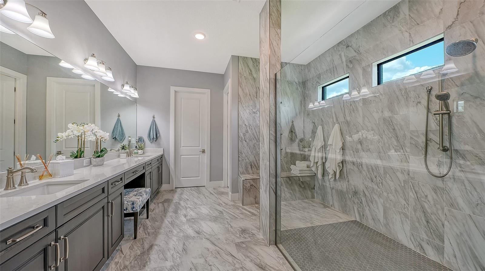 Image 27 of 76 For 5018 Surfside Circle