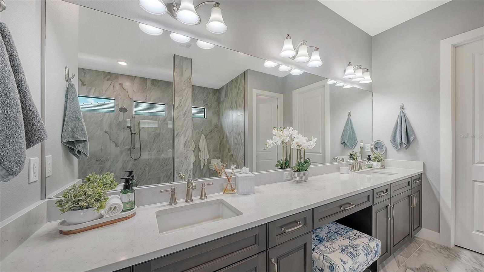 Image 28 of 76 For 5018 Surfside Circle