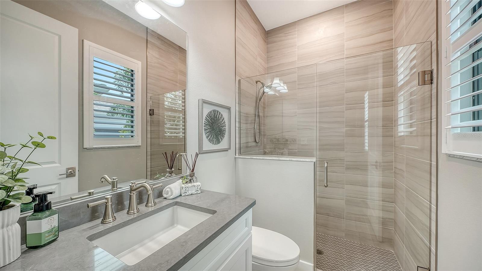 Image 35 of 76 For 5018 Surfside Circle