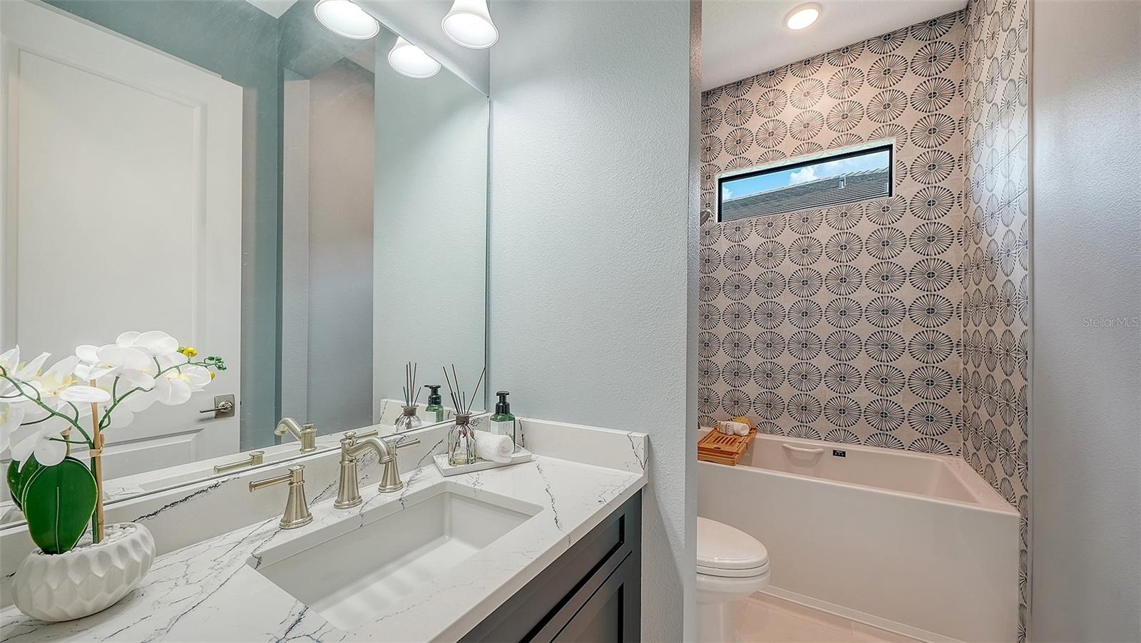 Image 36 of 76 For 5018 Surfside Circle