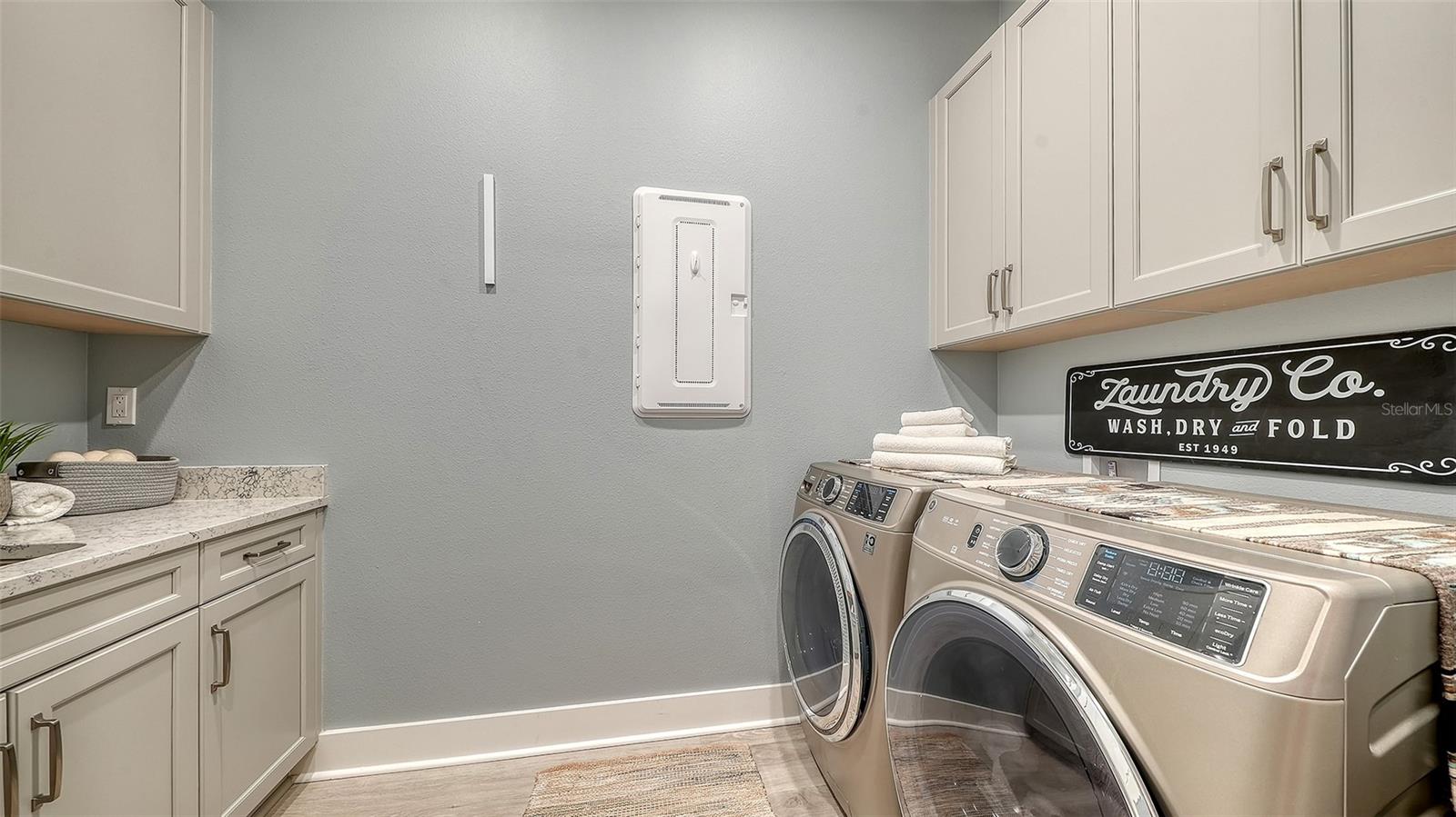 Image 39 of 76 For 5018 Surfside Circle