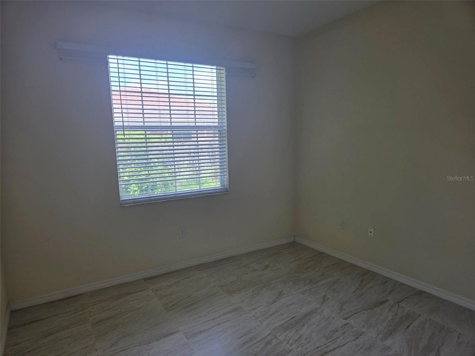 Image 15 of 21 For 5282 Far Oak Circle