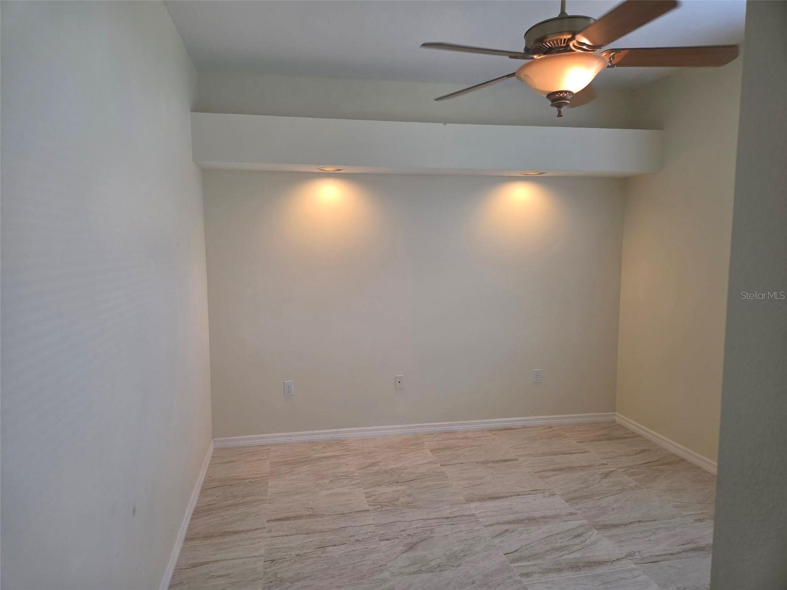 Image 16 of 21 For 5282 Far Oak Circle