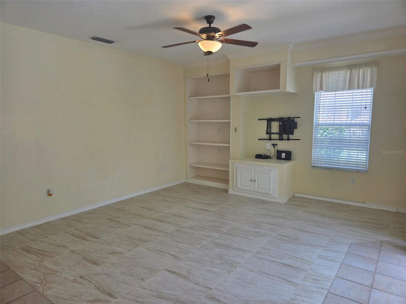 Image 4 of 21 For 5282 Far Oak Circle