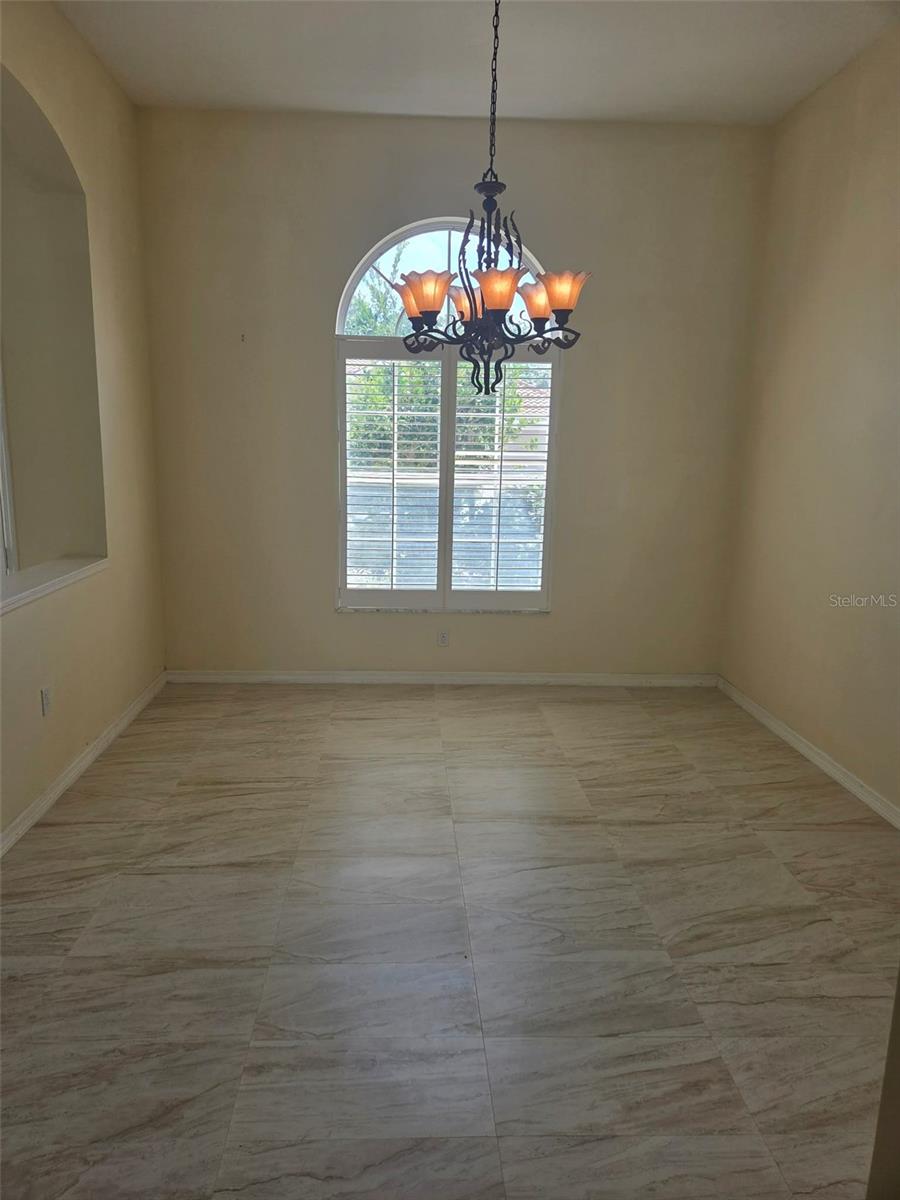 Image 8 of 21 For 5282 Far Oak Circle