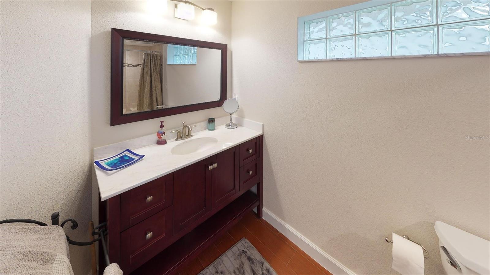 Image 20 of 31 For 4952 Rutland Gate