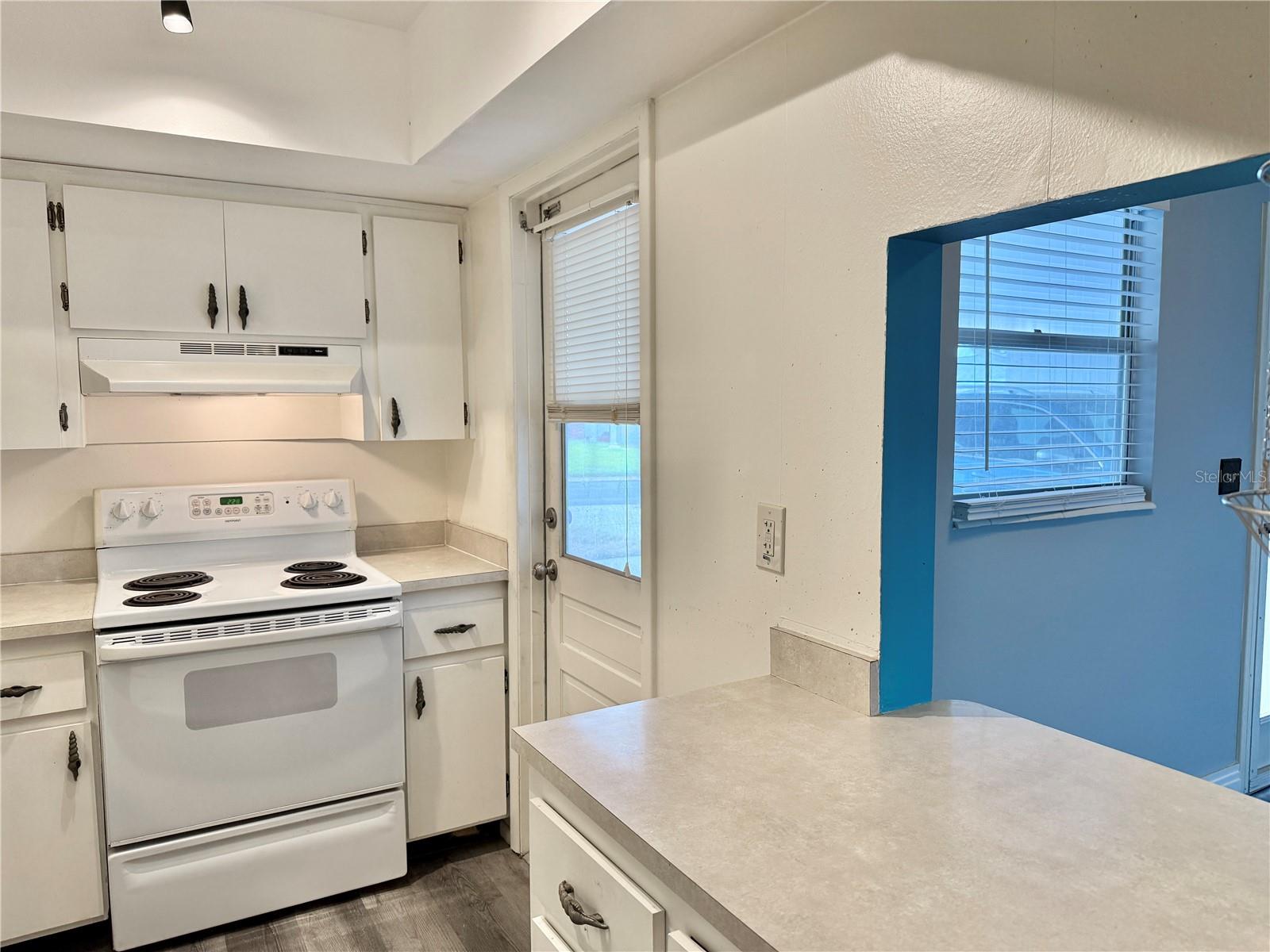 Image 2 of 17 For 2217 Hopkins Drive W