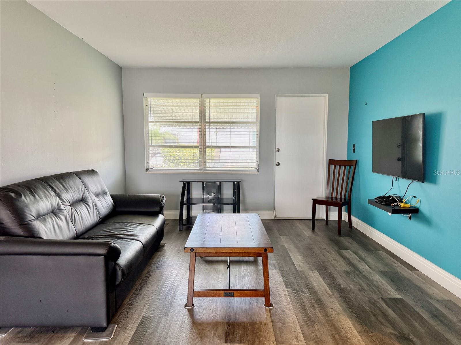 Image 4 of 17 For 2217 Hopkins Drive W