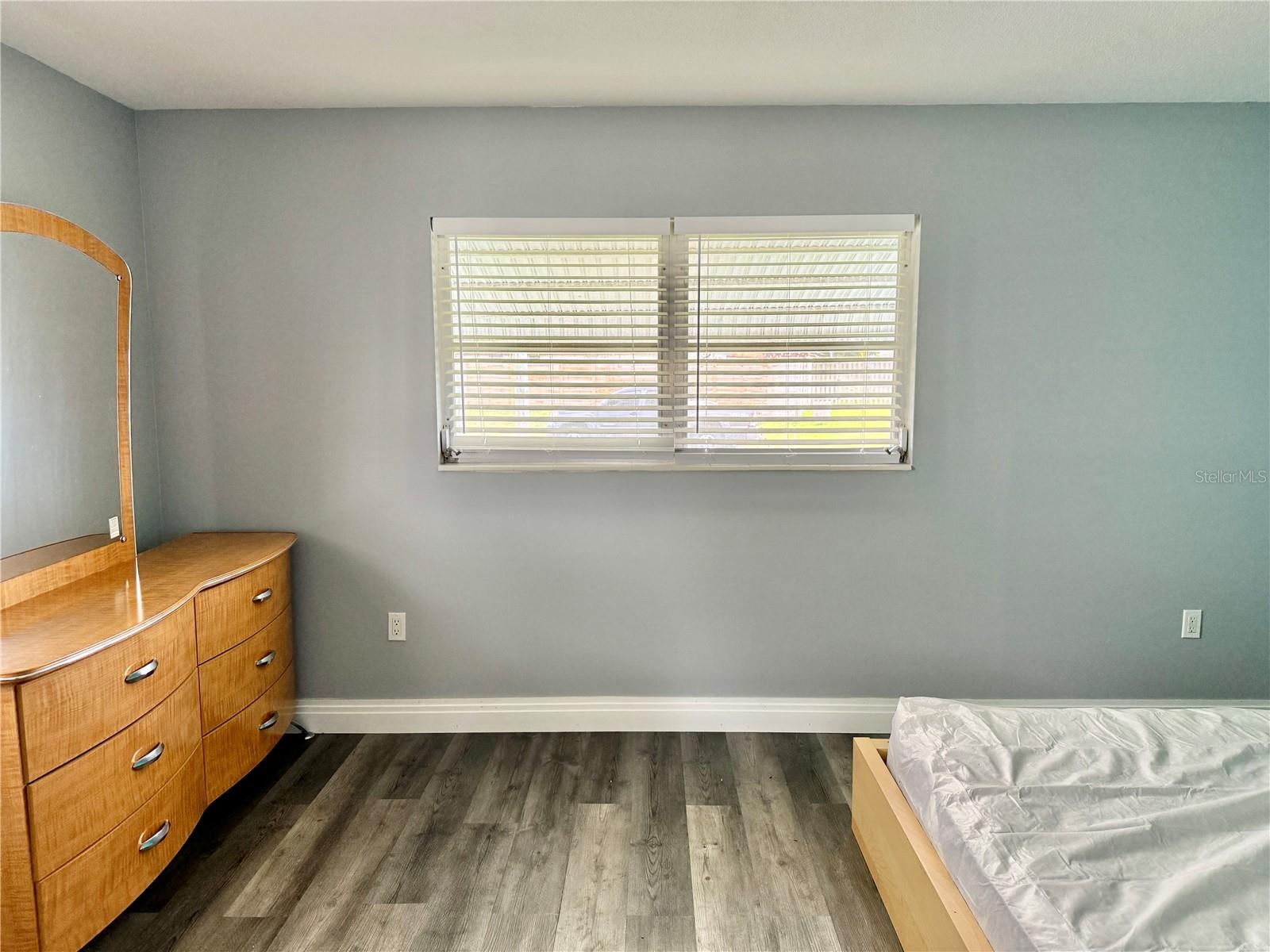 Image 5 of 17 For 2217 Hopkins Drive W