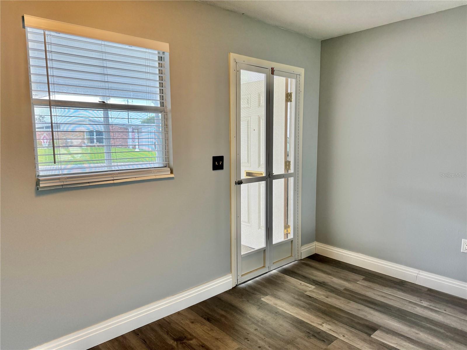 Image 6 of 17 For 2217 Hopkins Drive W