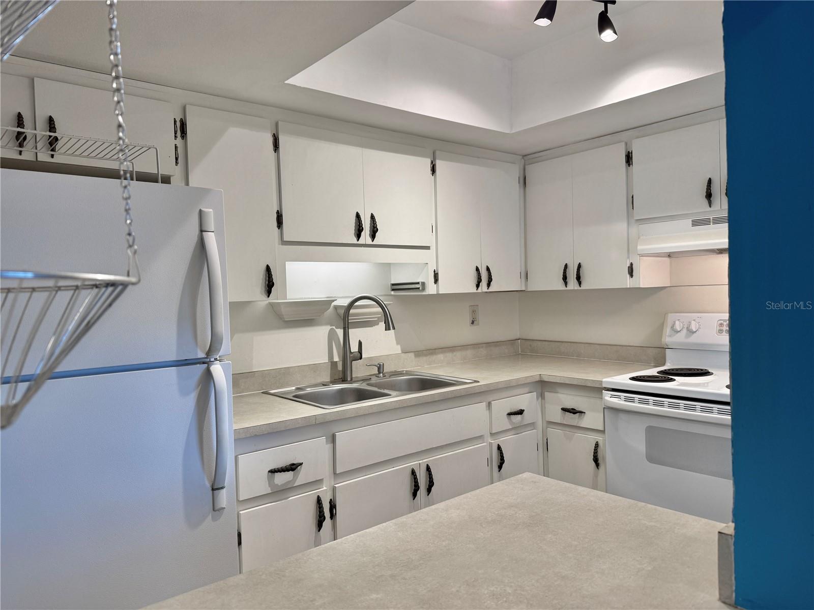 Image 8 of 17 For 2217 Hopkins Drive W