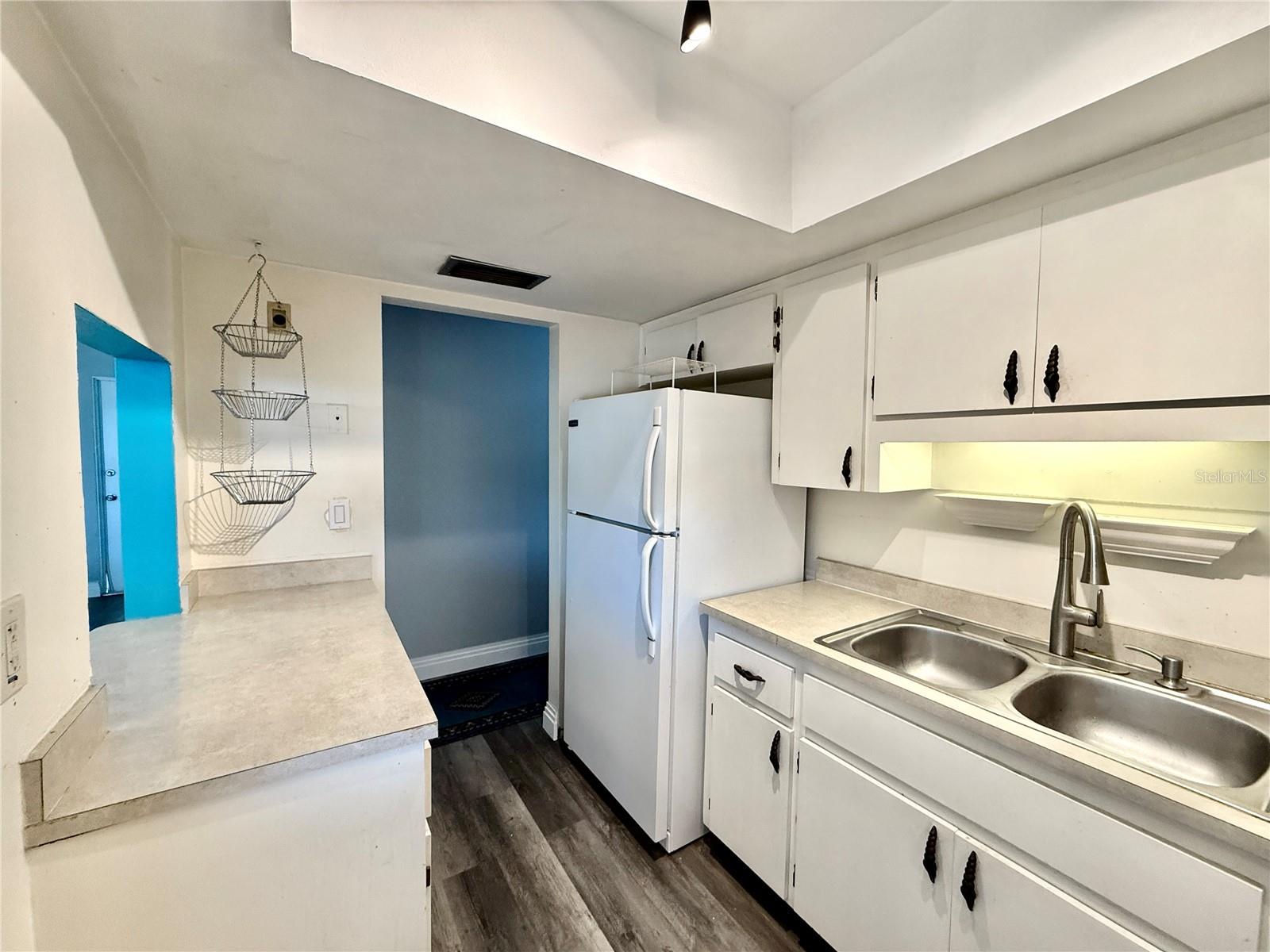 Image 9 of 17 For 2217 Hopkins Drive W