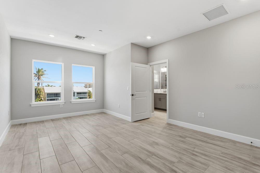 Image 8 of 22 For 1617 Sea Haven Drive 507