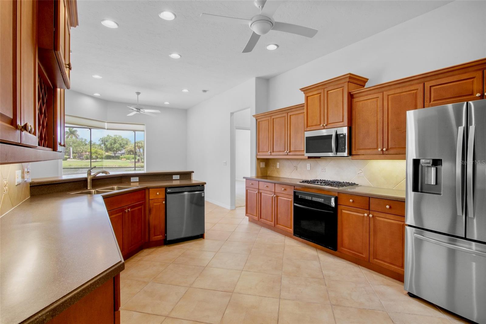 Image 10 of 44 For 4975 Sabal Lake Circle