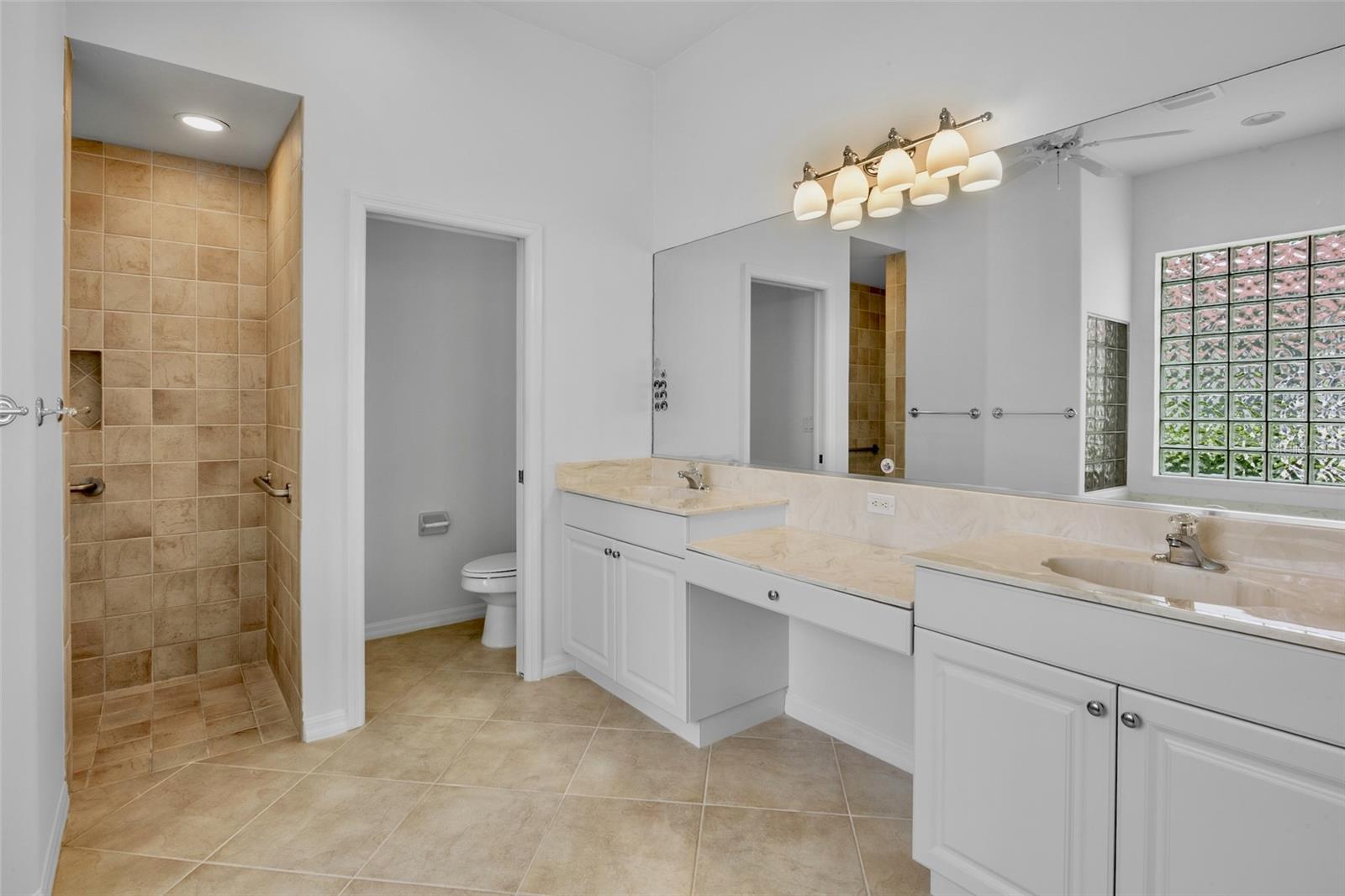 Image 22 of 44 For 4975 Sabal Lake Circle