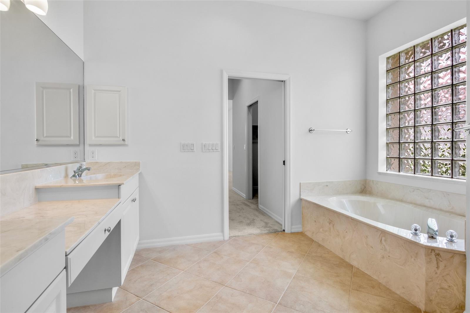 Image 23 of 44 For 4975 Sabal Lake Circle