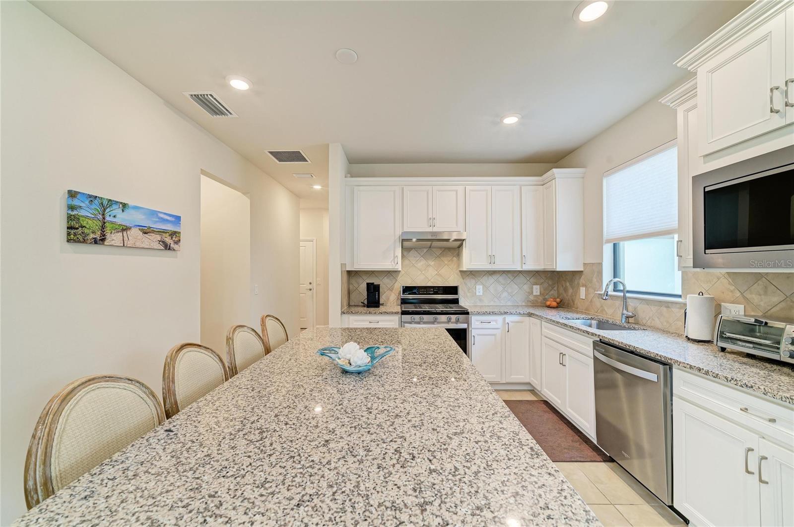 Image 12 of 64 For 7013 Hanover Court