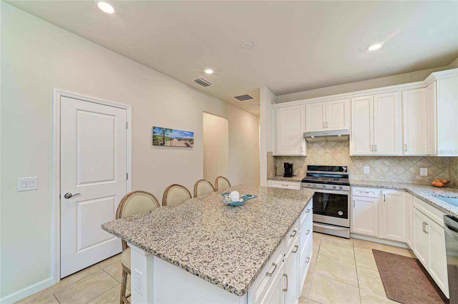 Image 13 of 64 For 7013 Hanover Court