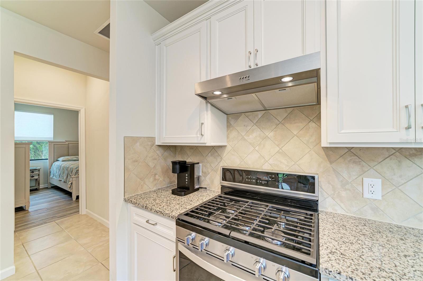 Image 14 of 64 For 7013 Hanover Court