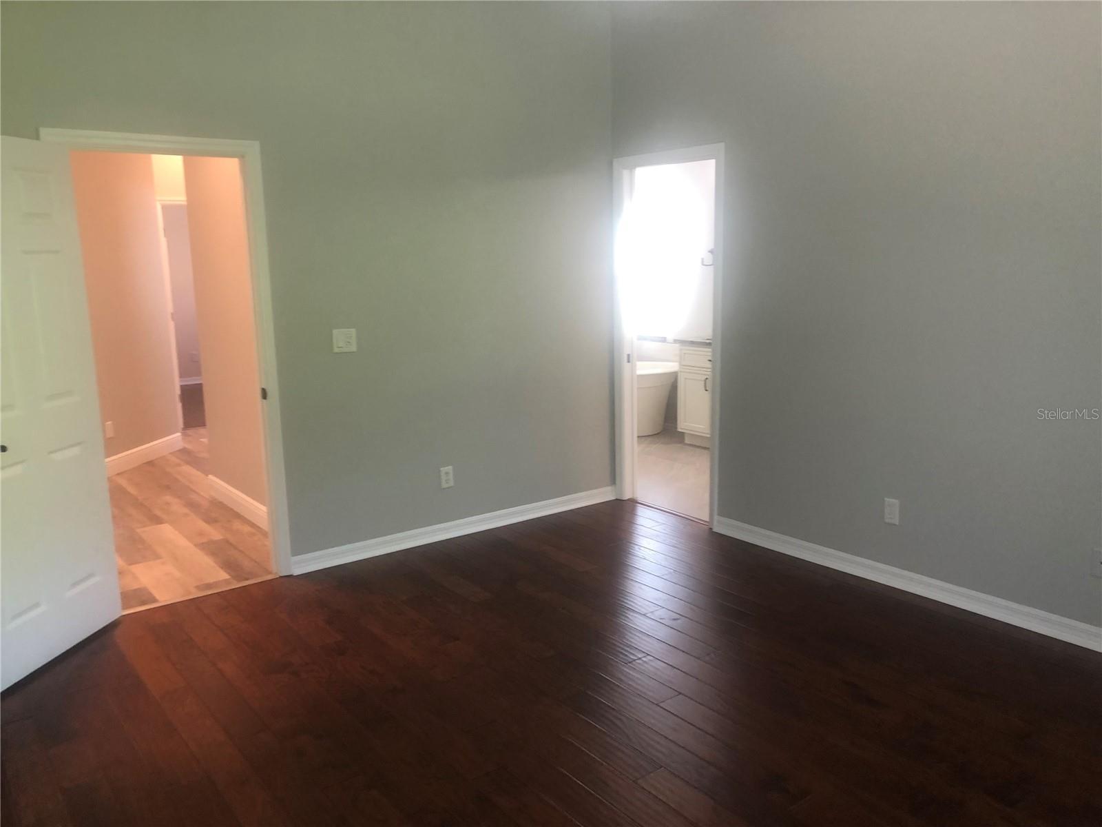 Image 18 of 29 For 5120 Highbury Circle