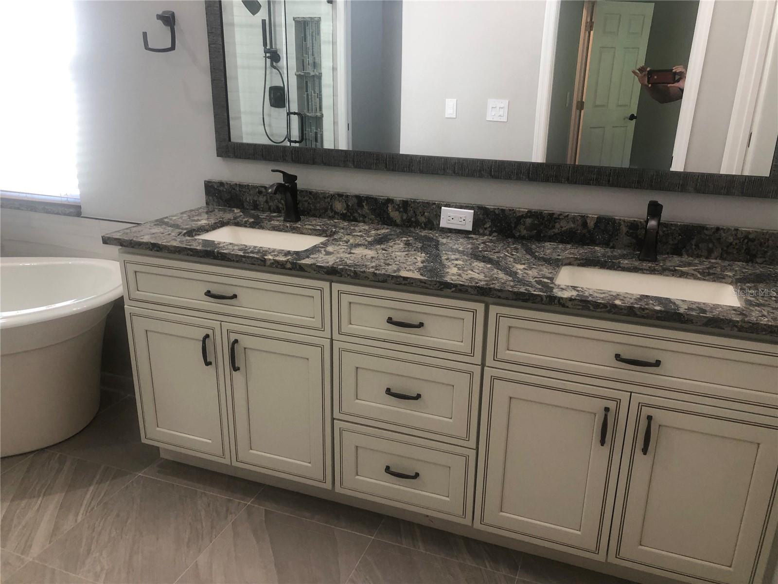 Image 19 of 29 For 5120 Highbury Circle