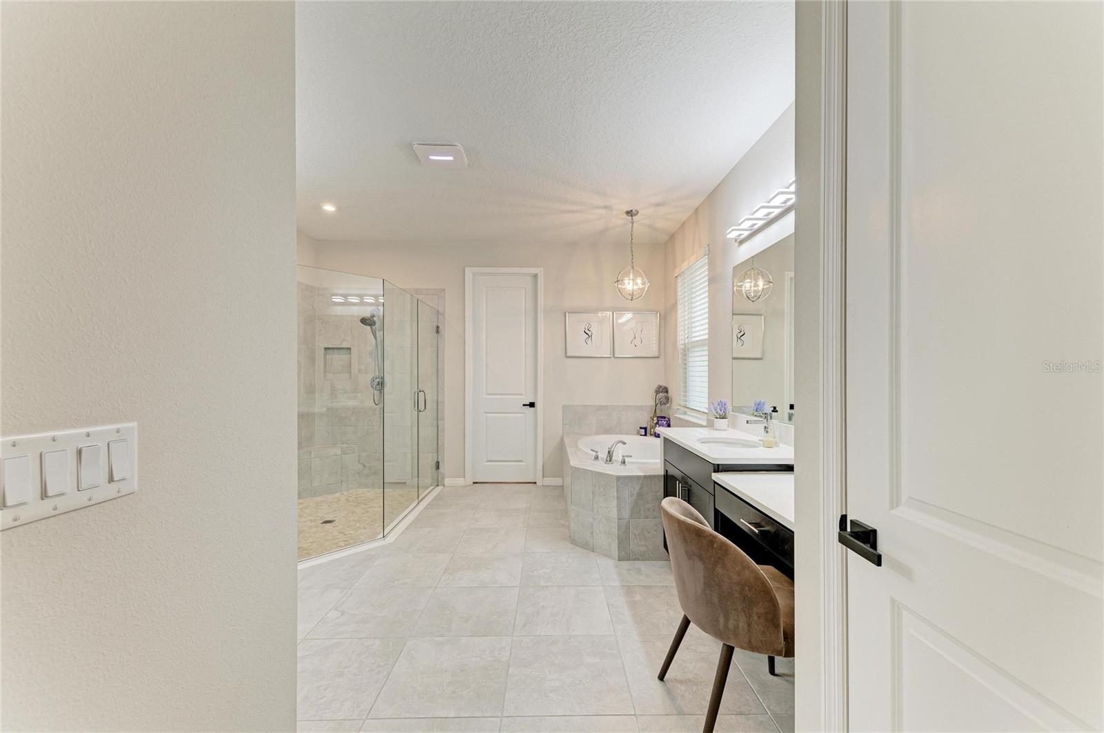 Image 35 of 71 For 16528 Paynes Mill Drive