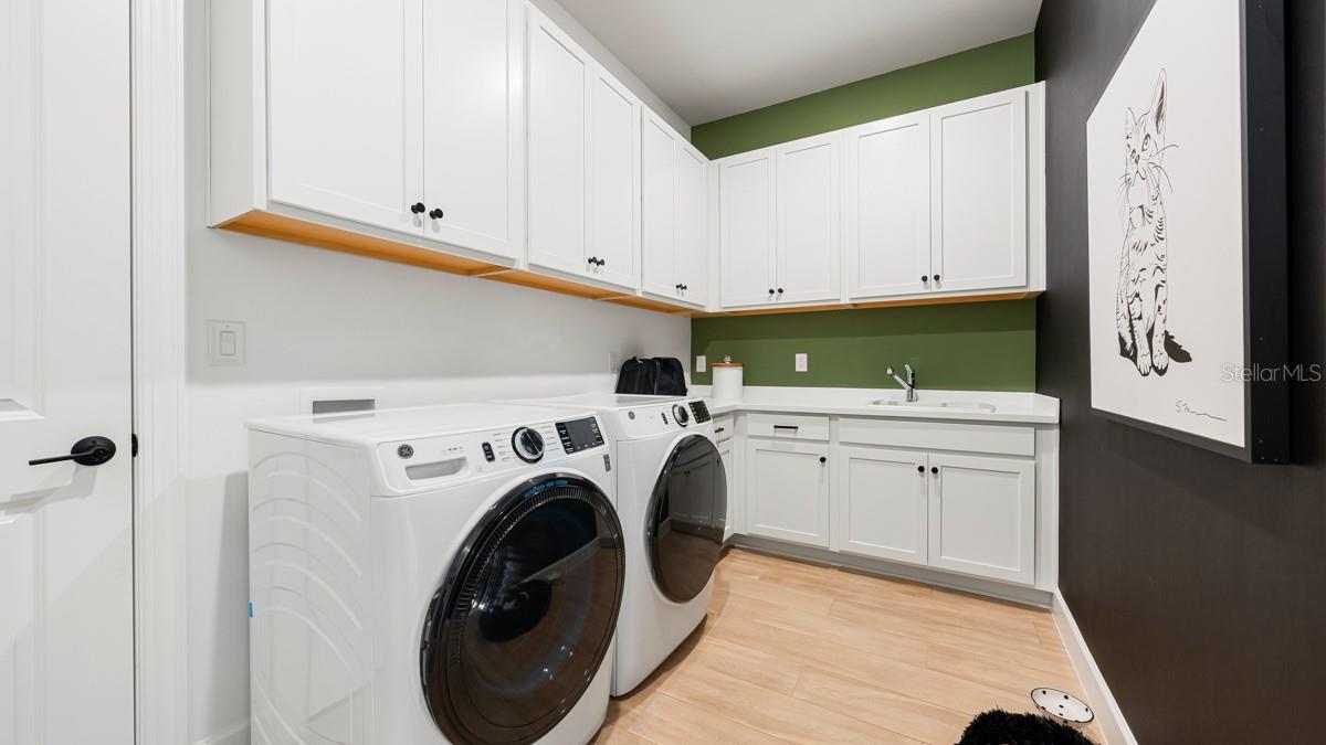 Image 31 of 47 For 26879 Victoria Place