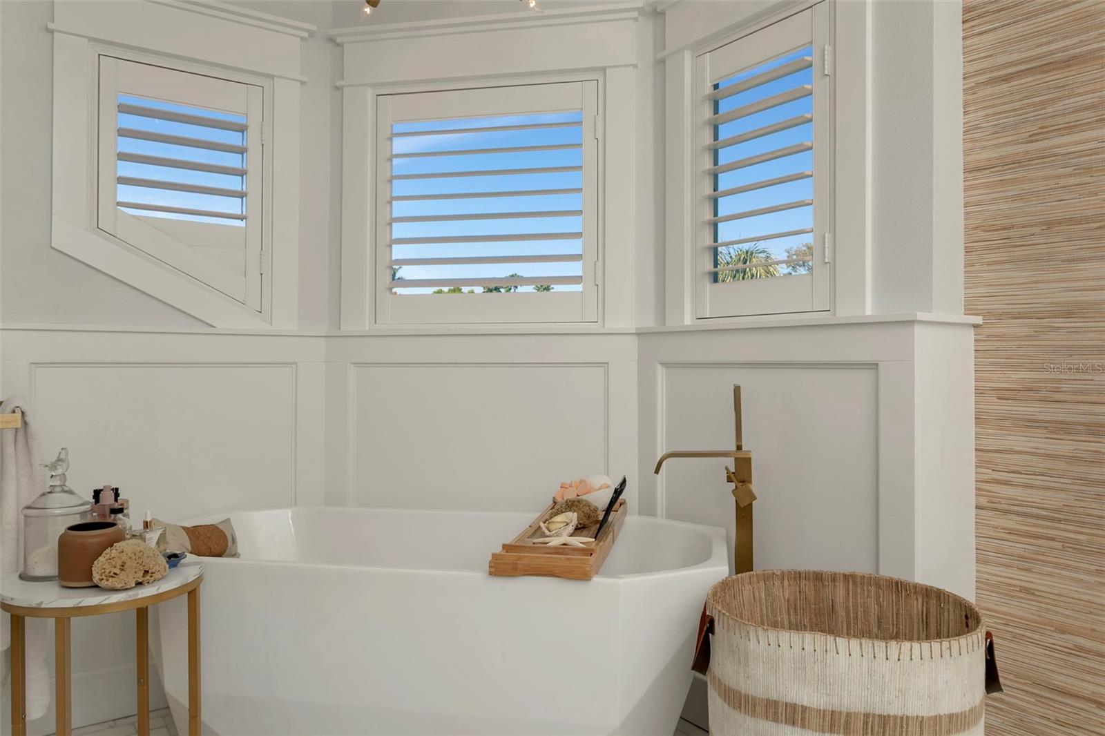 Image 24 of 68 For 110 39th Street Court Nw