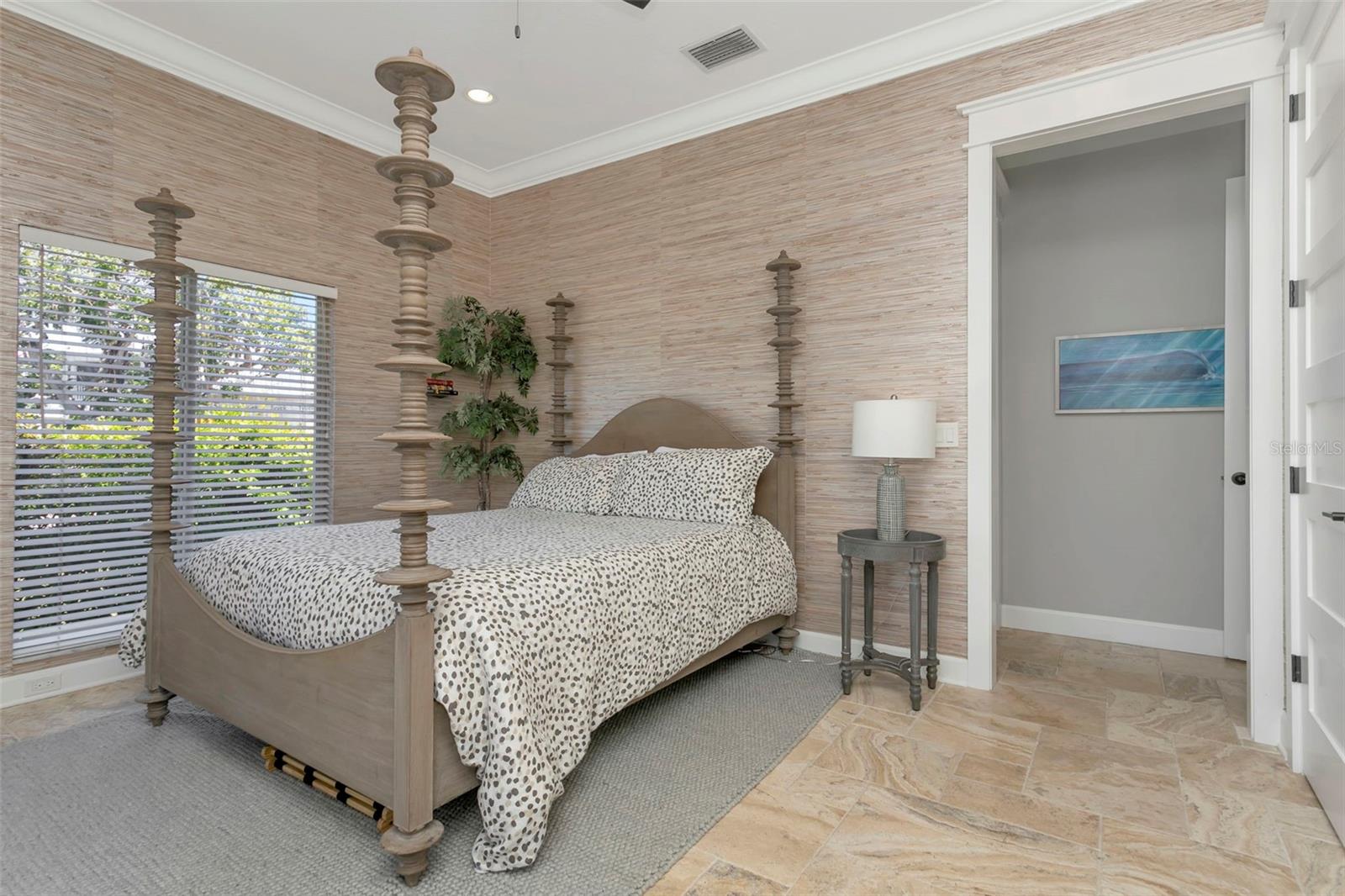 Image 35 of 68 For 110 39th Street Court Nw