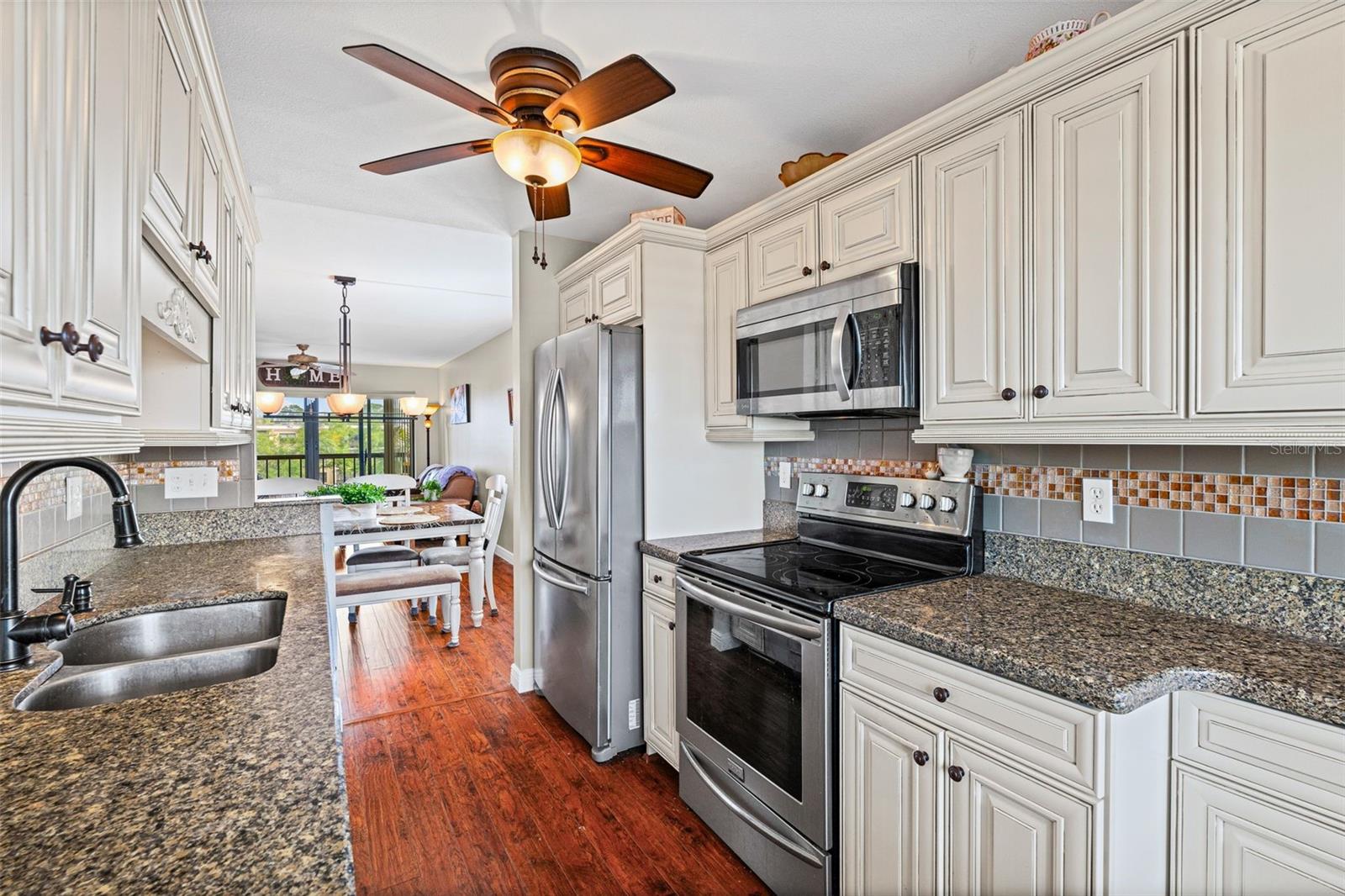 Image 10 of 39 For 635 30th Avenue W F 401