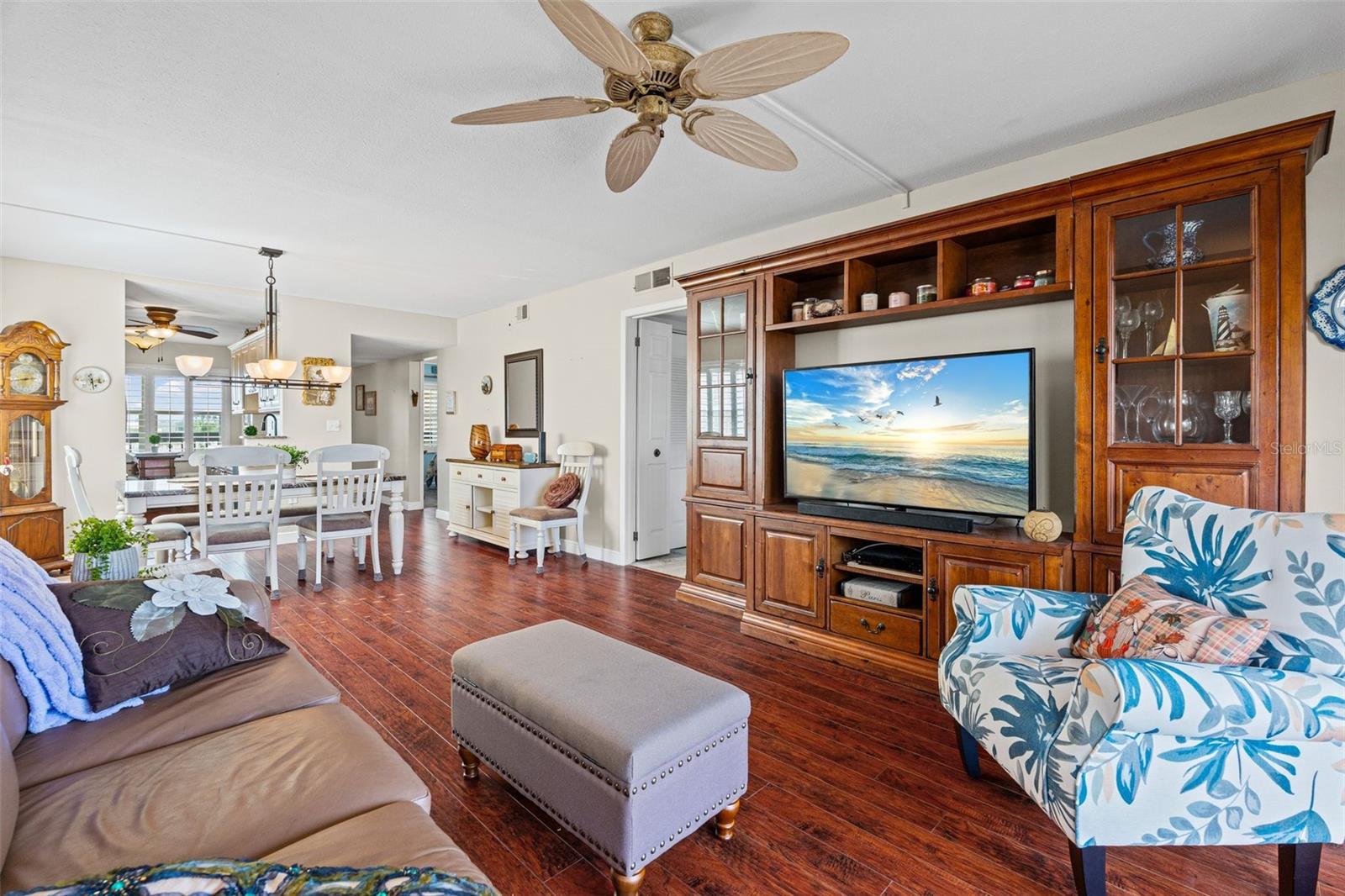 Image 16 of 39 For 635 30th Avenue W F 401