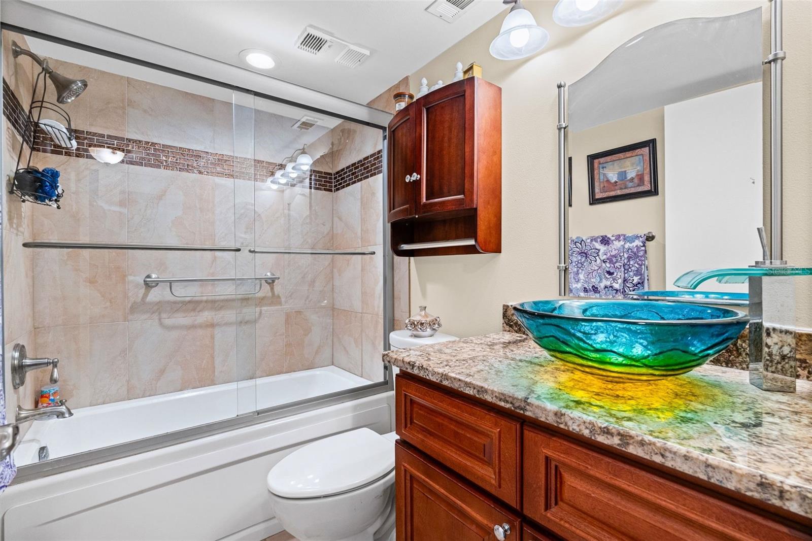 Image 21 of 39 For 635 30th Avenue W F 401