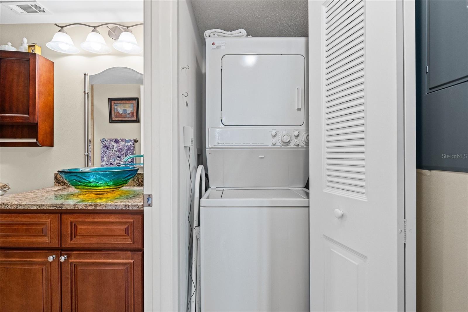 Image 22 of 39 For 635 30th Avenue W F 401